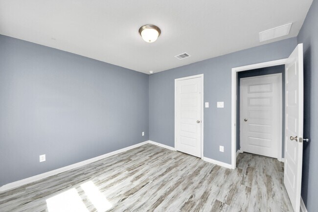 Building Photo - 931 Barstow Dr