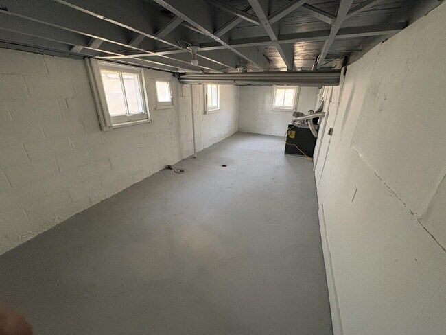 Building Photo - Move in ready home for lease.