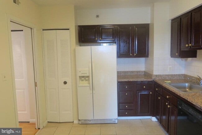 Building Photo - 3709 S George Mason Dr