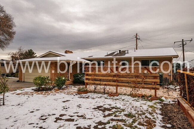 Building Photo - 3608 Eastwood Dr