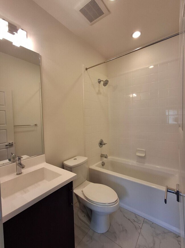 Building Photo - RECENTLY REDUCED! Beautiful Townhome in Ci...