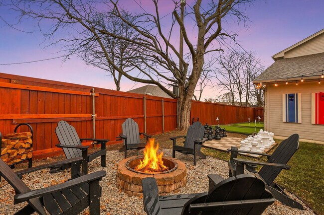 Building Photo - 2 St Charles Pl