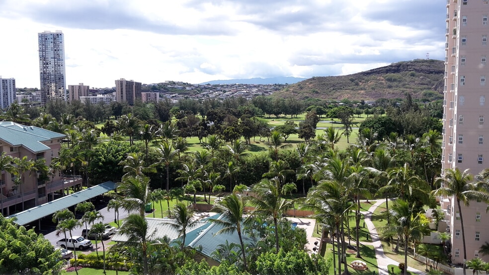 Building Photo - 3009 Ala Makahala Plz