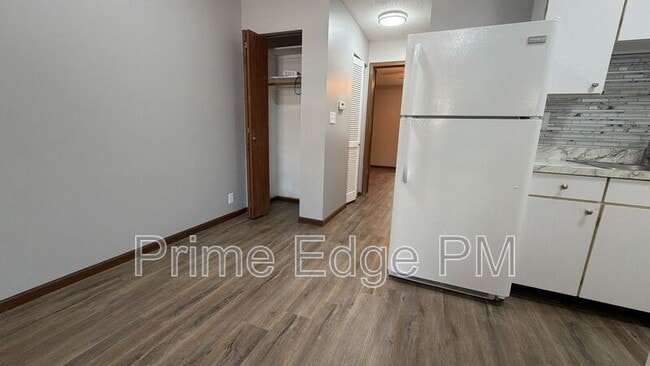 Building Photo - 4621 Prescott Ave