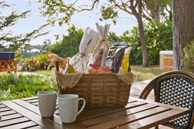 Building Photo - 1476 Crestline Dr