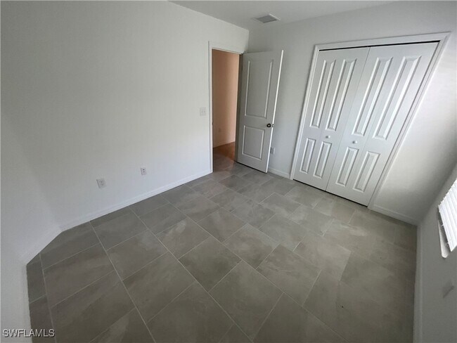 Building Photo - 3850 Treasure Oak Wy