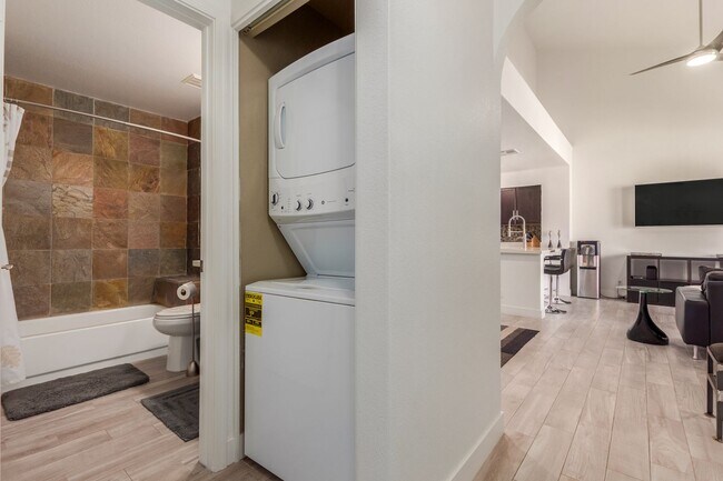 Building Photo - Two bedroom condo