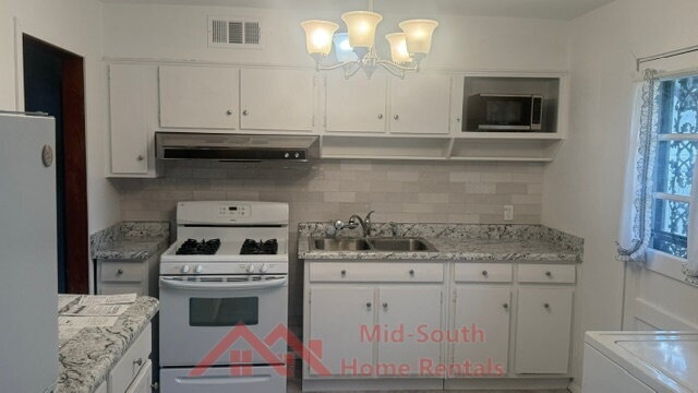 Building Photo - 1076 Dora Cove