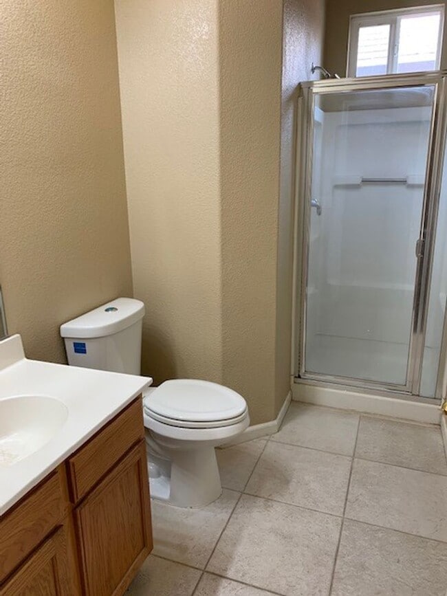 Building Photo - Big, Beautiful, Two Story Home in North Natomas