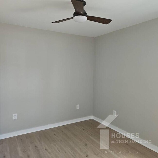 Building Photo - 511 Hampton Ave