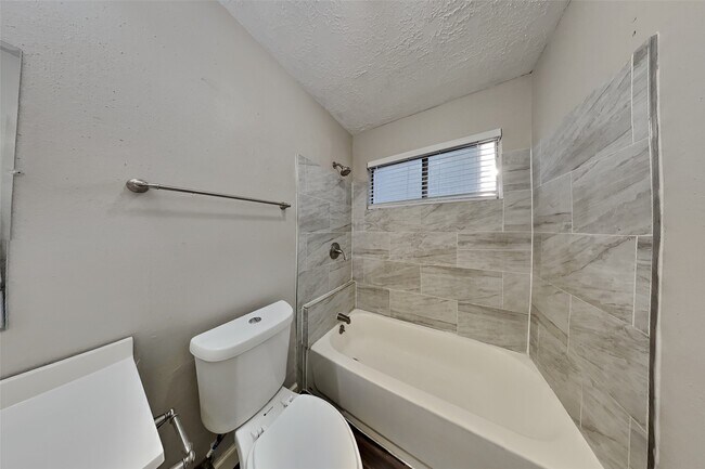 Building Photo - 11915 Fork Creek Dr