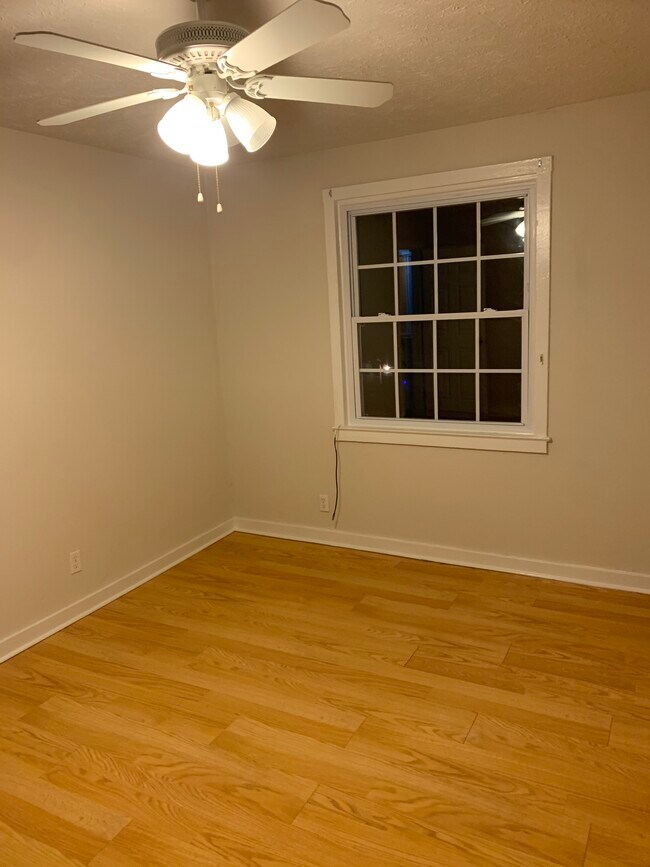 Building Photo - 279 Oak Dr