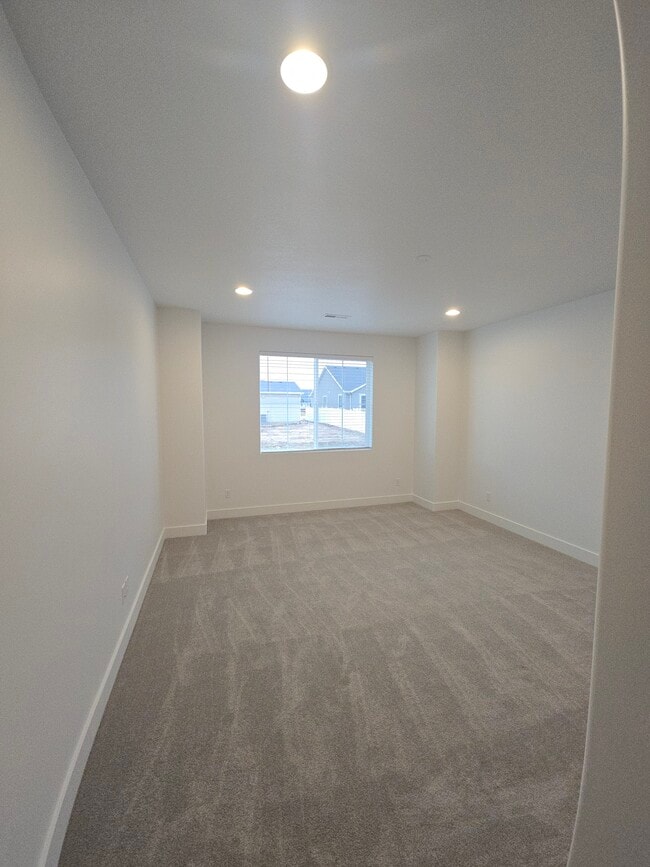 Building Photo - 2025 S 2425 W