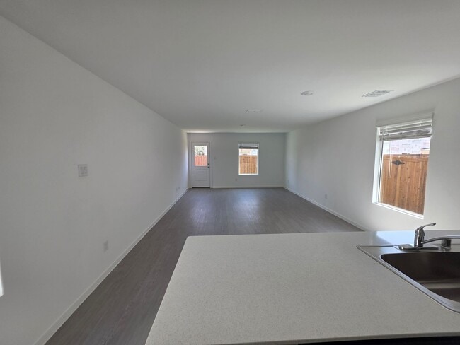 Building Photo - Modern New-Build Home with Open Floor Plan...