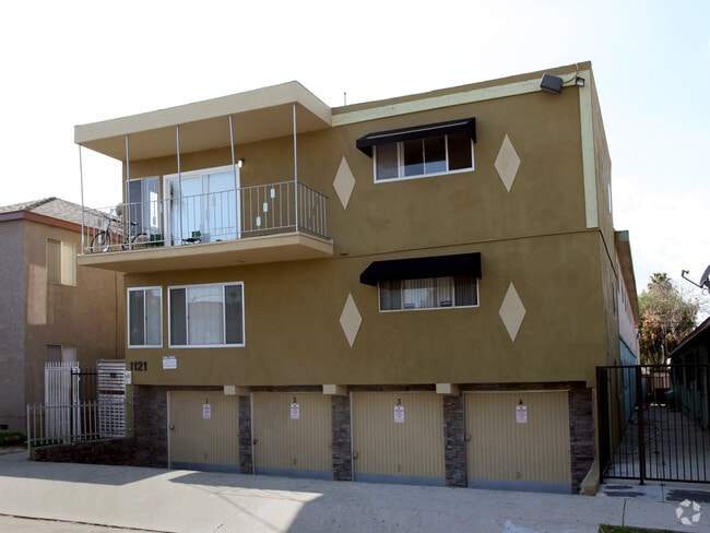 Building Photo - 1121 Daisy Avenue