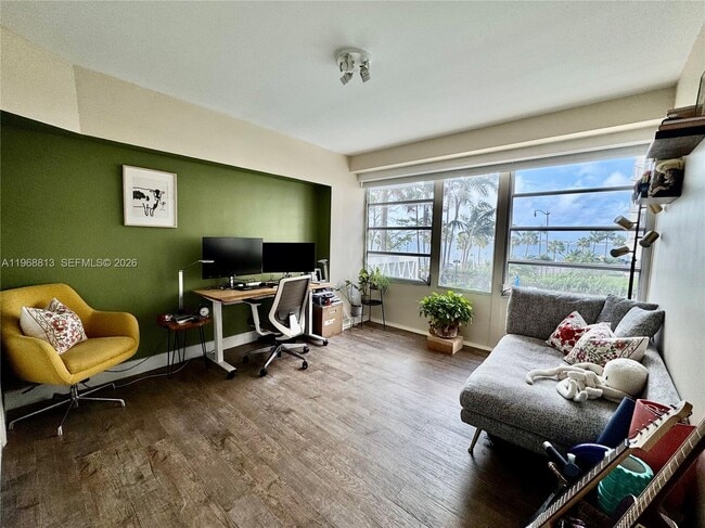 Building Photo - 1430 Brickell Bay Dr