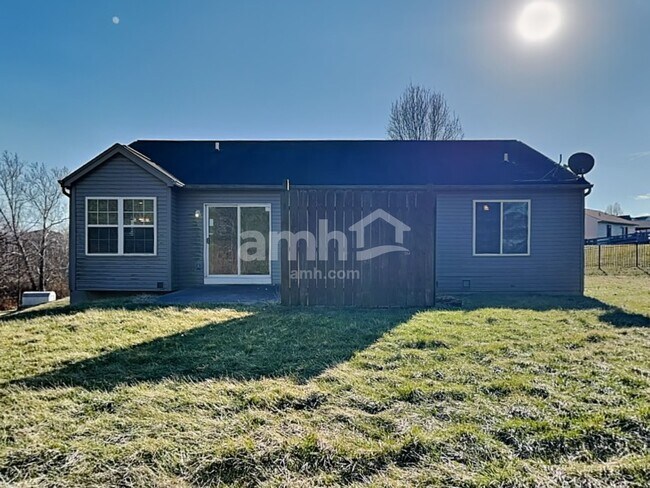 Building Photo - 2422 Hilliard Dr