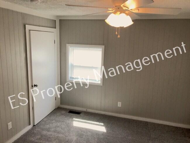 Building Photo - Cozy 3 Bedroom 1 Bathroom Ranch in Wayne township.