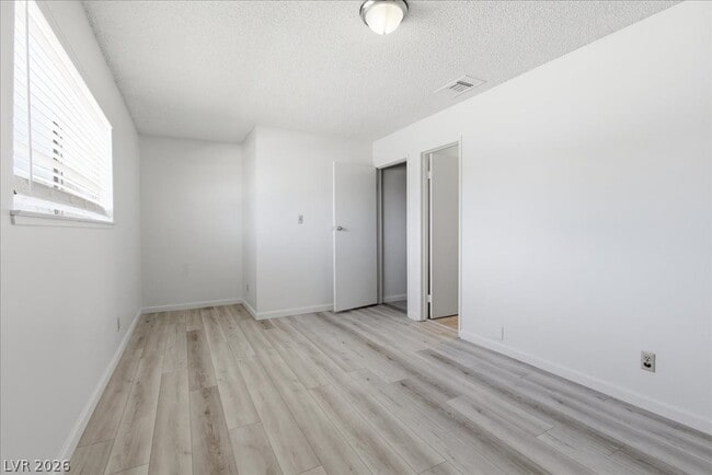 Building Photo - 210 Greenbriar Townhouse Way