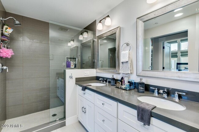 Building Photo - 816 N 3rd Ave