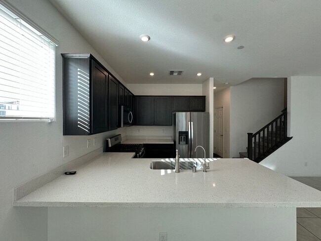 Building Photo - Henderson Townhome for rent