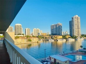 Building Photo - 2999 Point E Dr