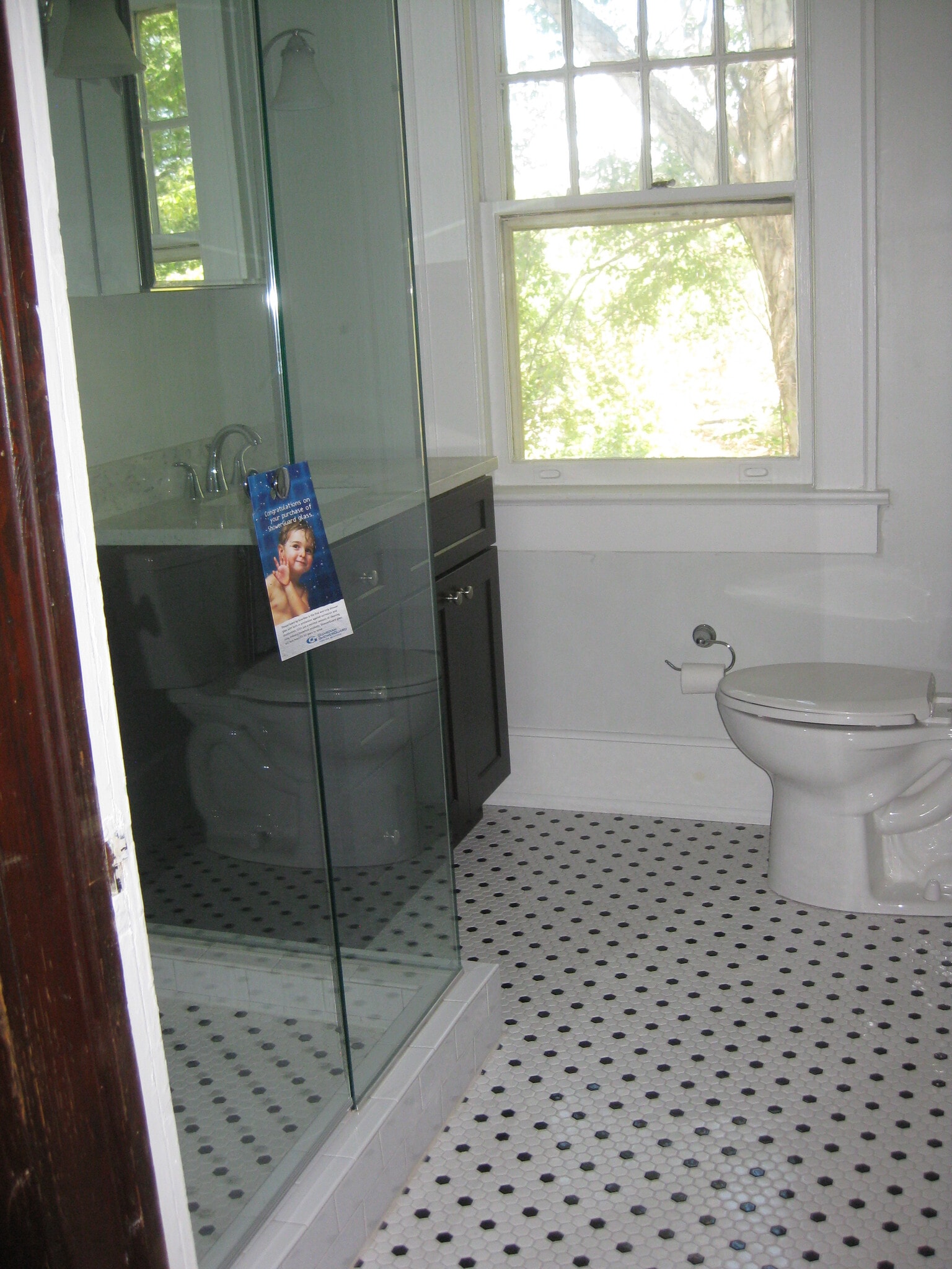 Upstairs bathroom - 641 Bonaventure Ave NE