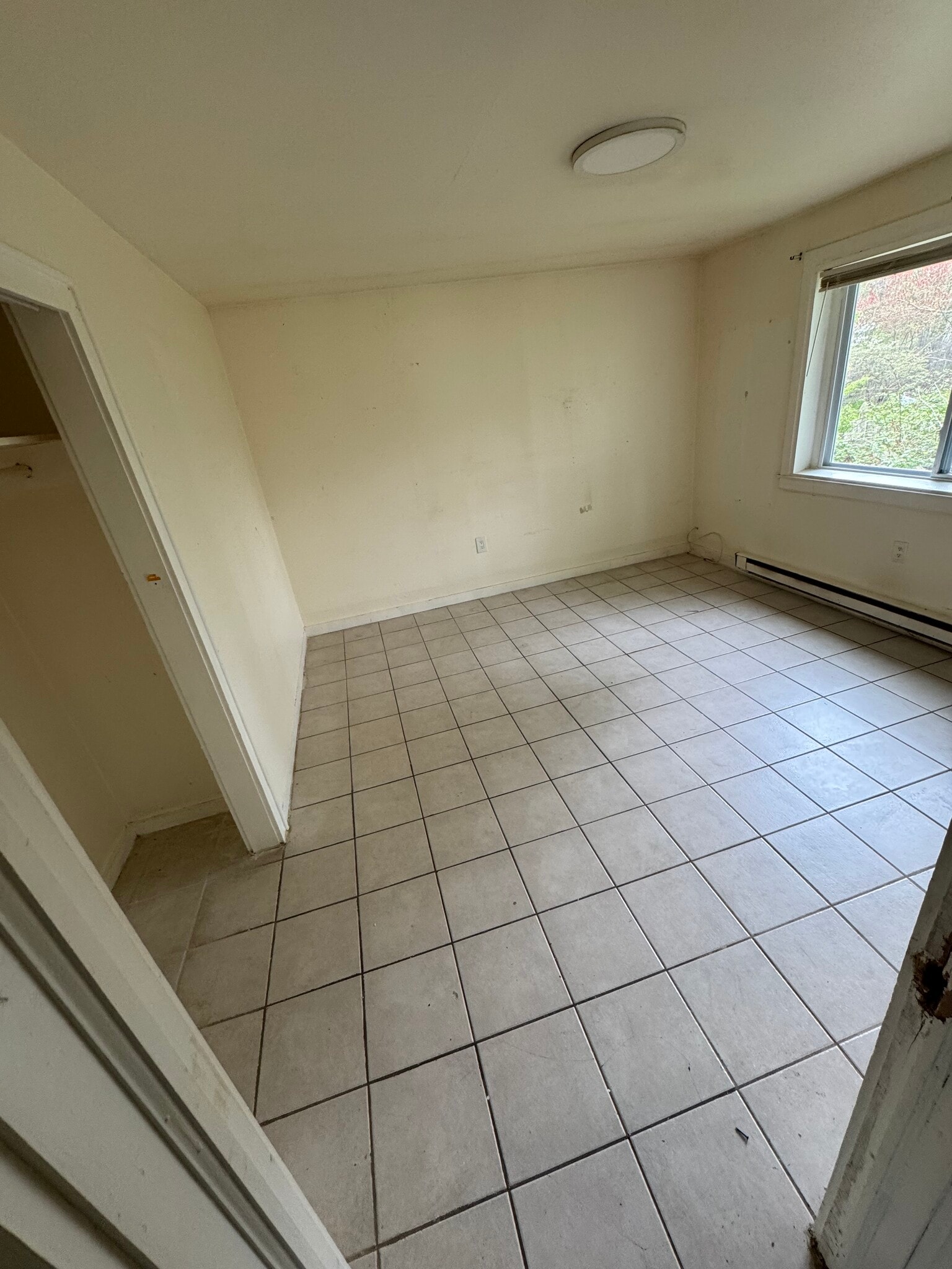 1 bedroom $1200 - 27 Hillside Ave