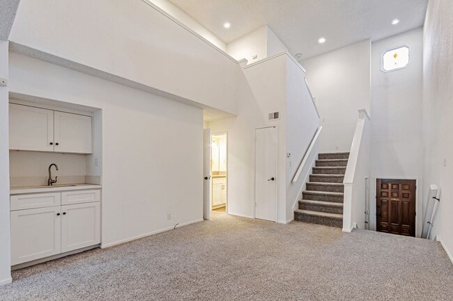 Building Photo - Elegant 3-Bedroom Home with Modern Upgrade...