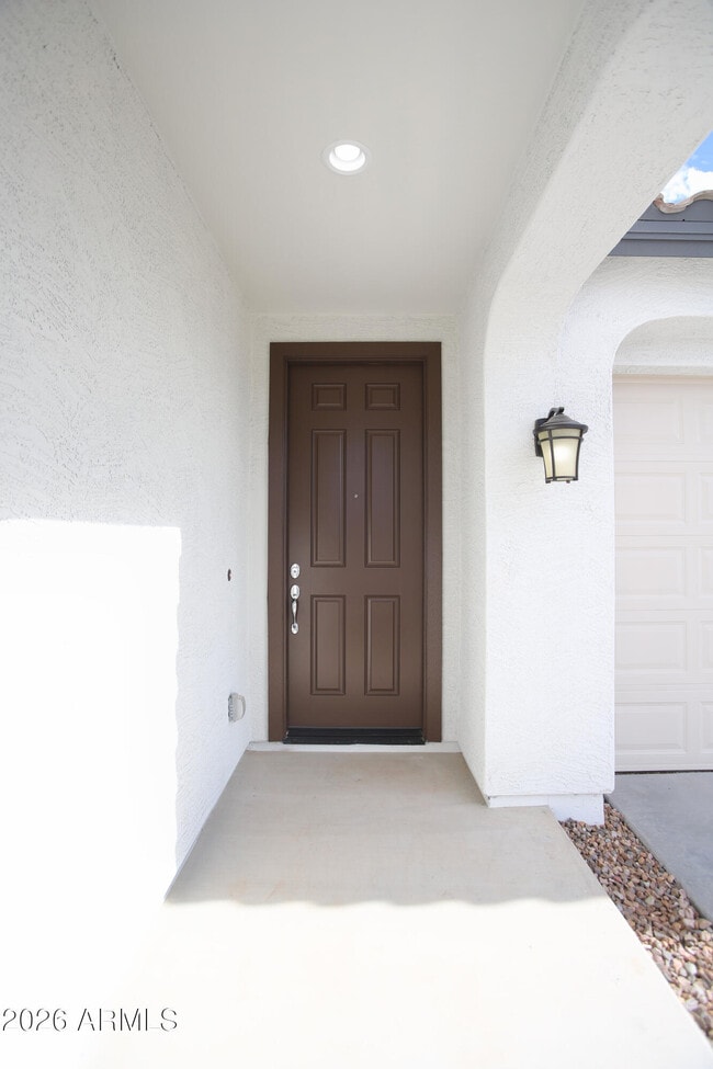 Building Photo - 815 W Finch Dr