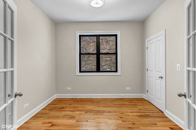 Building Photo - 2617 W Evergreen Ave