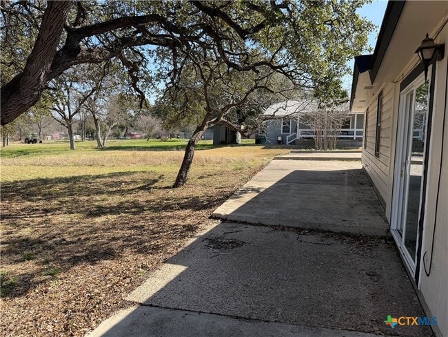 Building Photo - 809 W Avenue D