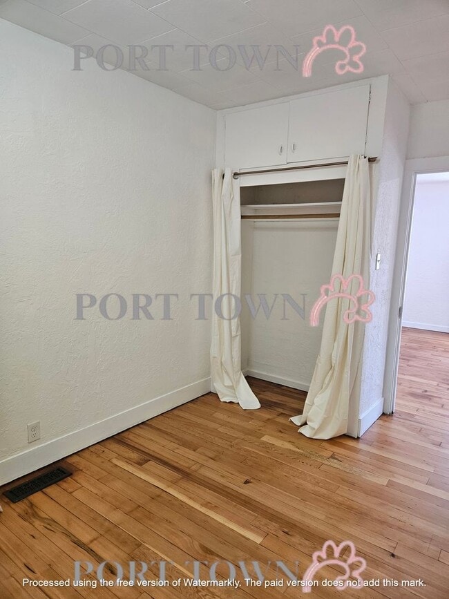 Building Photo - 1 Bed/1Bath Bottom Floor