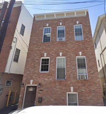 Primary Photo - 219 South St