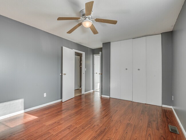 Building Photo - 2520 SW 68th St