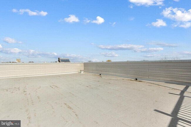 Building Photo - 1221 E Berks St