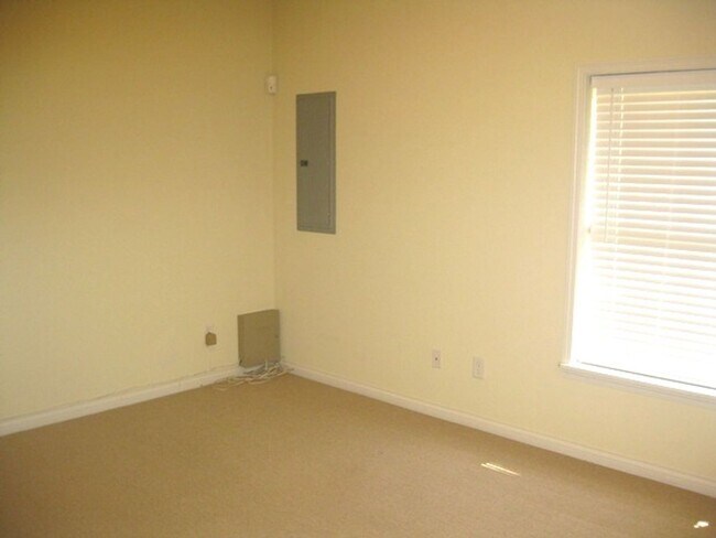 Building Photo - 1145 Appian Crossing Way