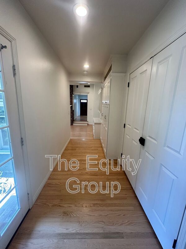 Building Photo - 1531 W Laurel Ave