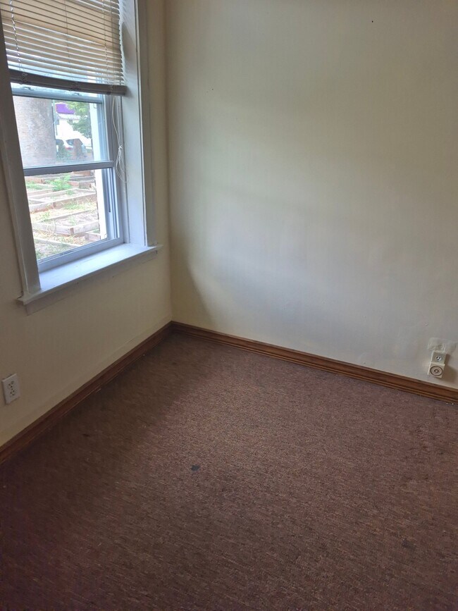 Building Photo - 1148 N Mayfield Ave