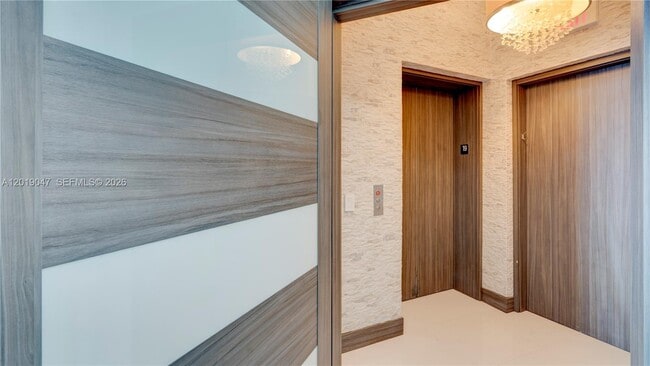 Building Photo - 2020 N Bayshore Dr