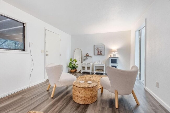 Building Photo - 358 Alpine Dr