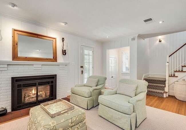 Building Photo - 3-Bed, 4-Bath Retreat in Chevy Chase!"