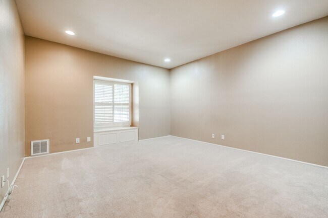 Building Photo - 3-BEDROOM TOWNHOME IN DIJON NORTH, ALAMO HEIGHTS