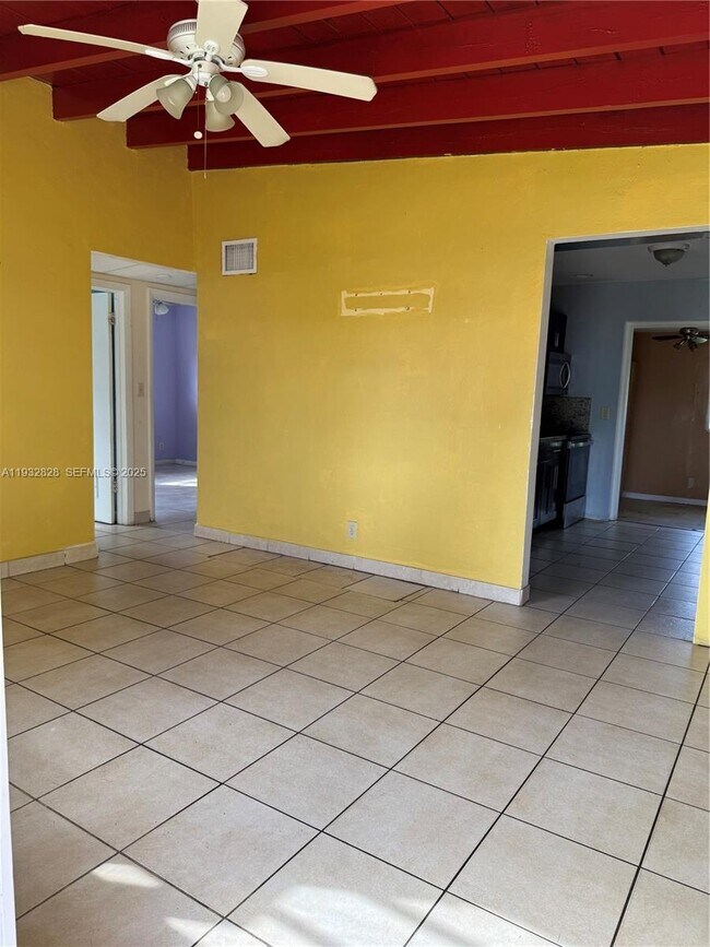 Building Photo - 2620 SW 53rd Ave