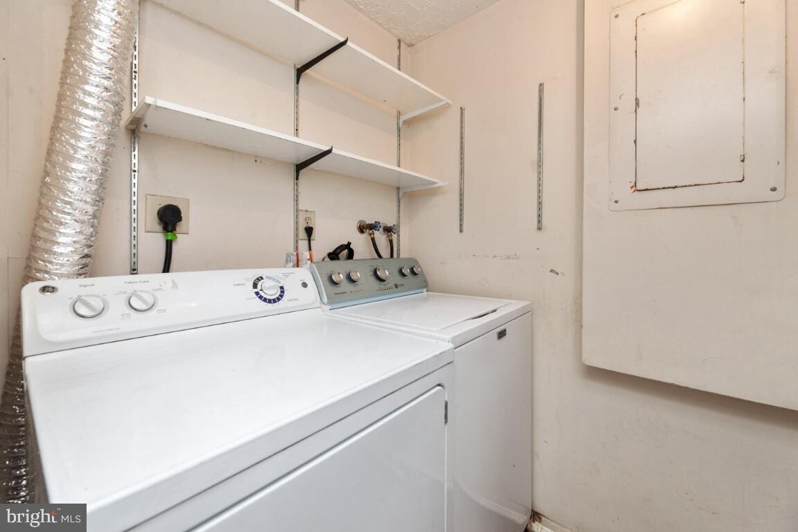 Building Photo - 4400 Groombridge Way