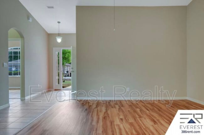 Building Photo - 27 Raintree Pl