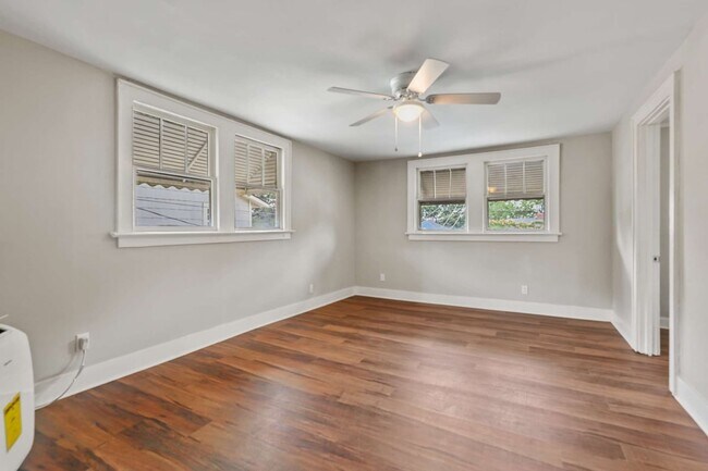 Building Photo - 3530 Admiral Dr