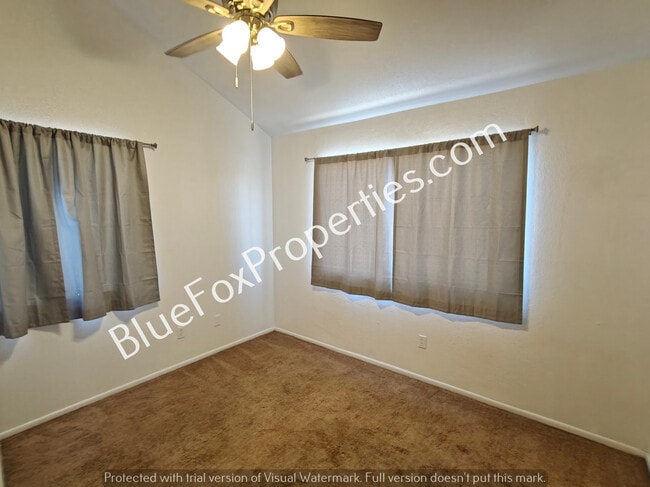 Building Photo - 3690 N Country Club Rd