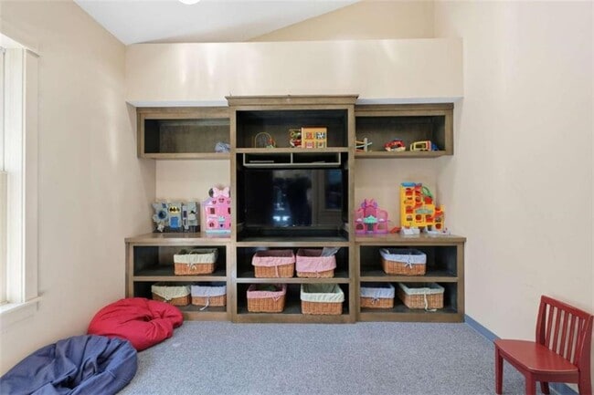 Building Photo - 9931 Mancunian Way