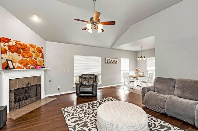 Building Photo - 23592 Country Manor Ave